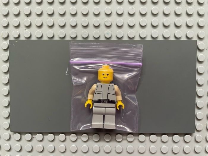 lego Star Wars sw0049 Lobot minifigure- Light Gray Uniform, Yellow Head