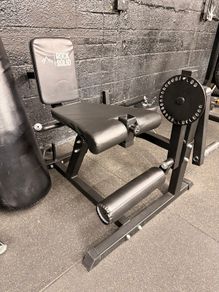 Leg Extension & Curl Machine Gym