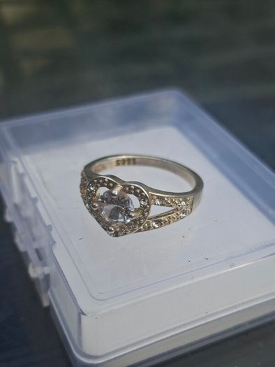 Lovely Heart-shaped Sterling 925 Silver Ring with clear Stones