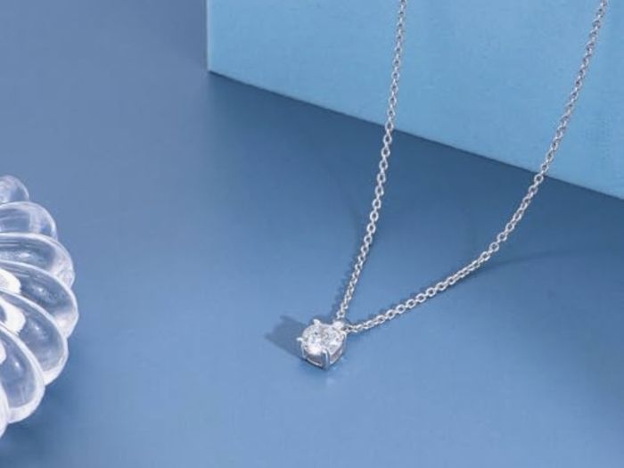 E Jewelry Women's Basic Solitaire Necklace with Round Cut Zirconia in 925 Sterling Silver White Crystal Pendant Chain Rhodium-Plated