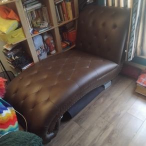 chaise lounge.