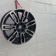 BMW i5 alloy wheel