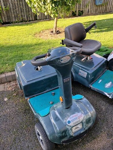 Single seat golf buggies