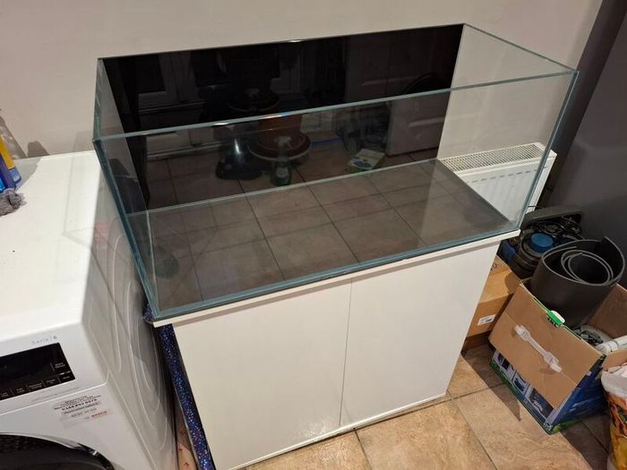 Custom Optiwhite Aquarium + Stand (85 L)