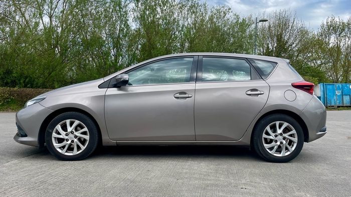 2016 Toyota Auris