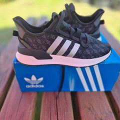 Adidas Trainers, Brand New in Box. UK 5.5 Wide Fit , Unisex, AV