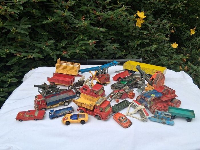 Vintage Diecast Toy Collection (Dinky,Lesney,Mecanno,Corgi) 22 Pieces