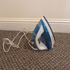 Russell Hobbs Light & Easy iron
