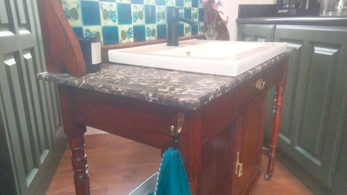 Antique vanity unit