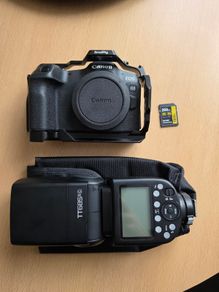Canon R8 + Cage + Flash + V60 Card