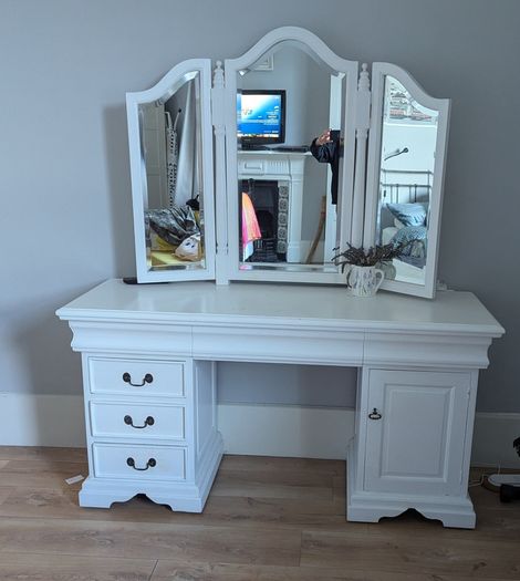 dressing table