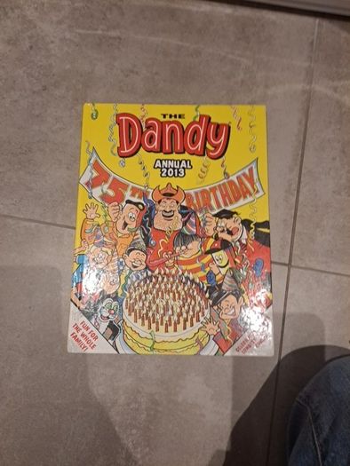 beano and dandy comic annuals and specials
