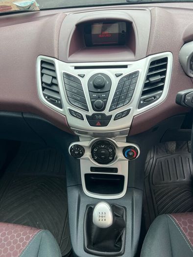 2010 1.25L Ford Fiesta Titanium BLUETOOTH