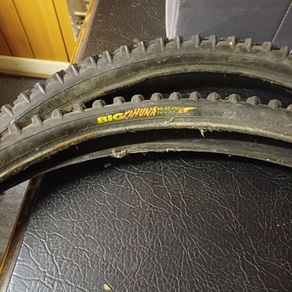 FREE: Pair Vintage 90s "Big Kahuna" MTB Tyres 26 x 2.1 - Unused Retro Project