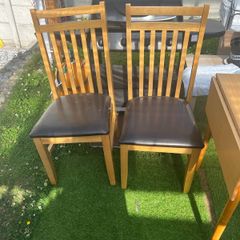 Extendable Table & 2 chairs
