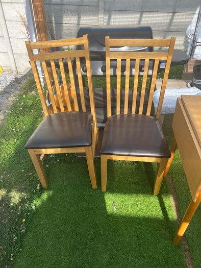 Extendable Table & 2 chairs