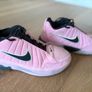 Nike LeBron James basketball shoes Image 2