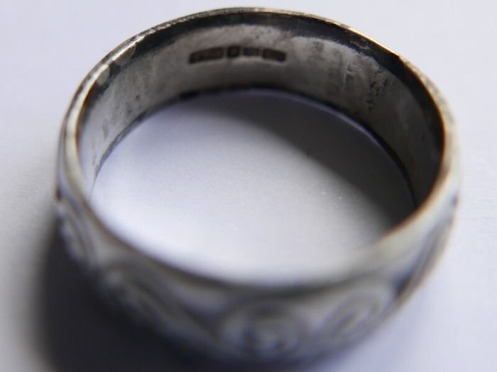 Vintage 925 Sterling Silver Celtic spiral band Ring size Q - 5.0g