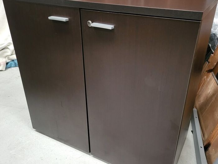 2.7m x 1.2m Boardroom Table & Chairs.