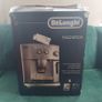 DeLonghi Magnifica Coffee Machine Image 3