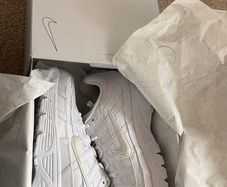 Brand new Nike Bowerman Series