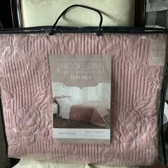 Nicole Day bedspread, new, 220x230