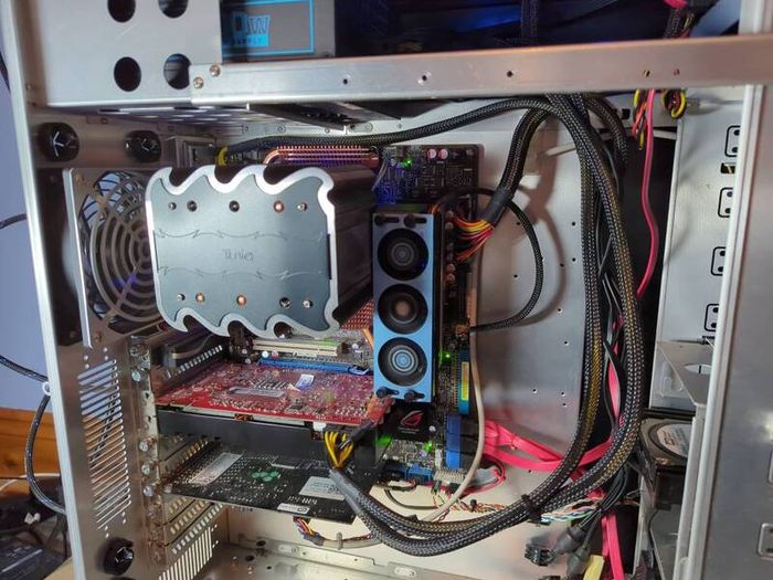 Retro Gaming PC << Core Extreme QX9770 >> 8GB RAM HD 4870X2