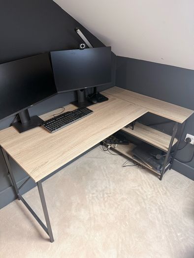 Corner desk