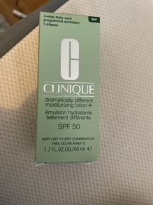 Clinique moisturising lotion & spf 50