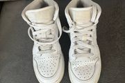 White Nike air Jordan's UK4