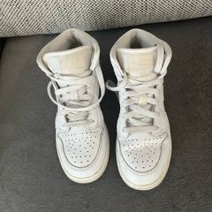White Nike air Jordan's UK4