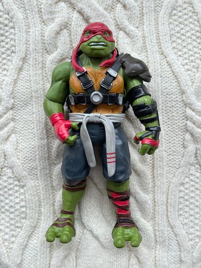 Playmate Teenage Mutant Ninja Turtles Out of the Shadows 11" Raphael Figure 2015 Right hand is too loose Used Please look at the pictures