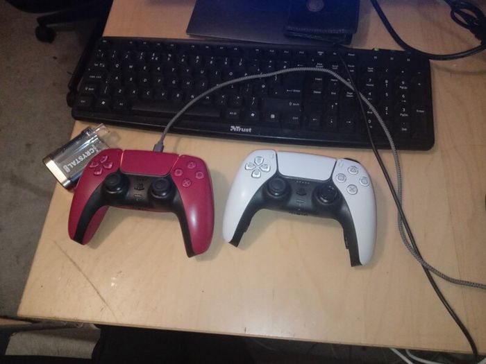 Red and white dual pulse controllers  read