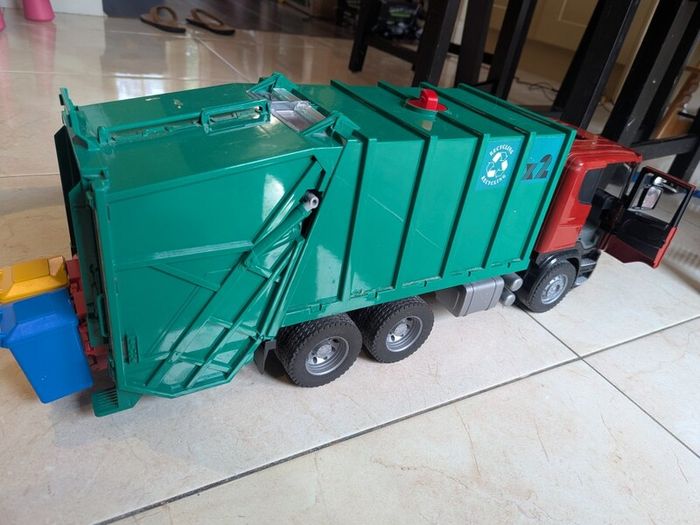 Amazing garbage Truck with bins