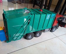 Amazing garbage Truck with bins