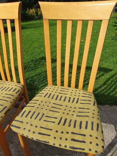 Set of 4 wooden dining chairs