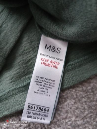 NEW.boy's top. Age 7/8