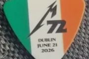 Metallica fan cards swap for guitar pick