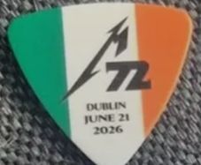 Metallica fan cards swap for guitar pick