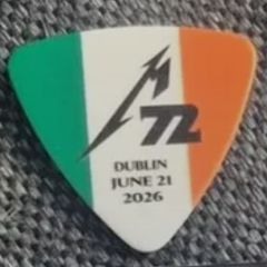 Metallica fan cards swap for guitar pick