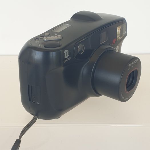 Minolta freedom zoom 70EX 35mm film camera
