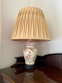 Porcelain table lamp