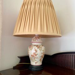 Porcelain table lamp