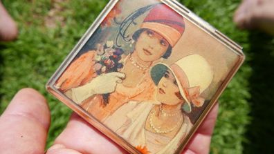 Vintage Art Deco 1930s, hand-painted, enameled compact mirror