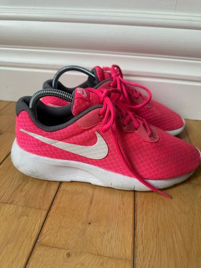 Pink Nike Tanjun