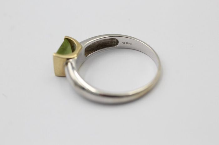 9ct White & Yellow Gold Peridot Ring, Modernist Two-Tone Design, Size P, 3.3g, Fully Hallmarked