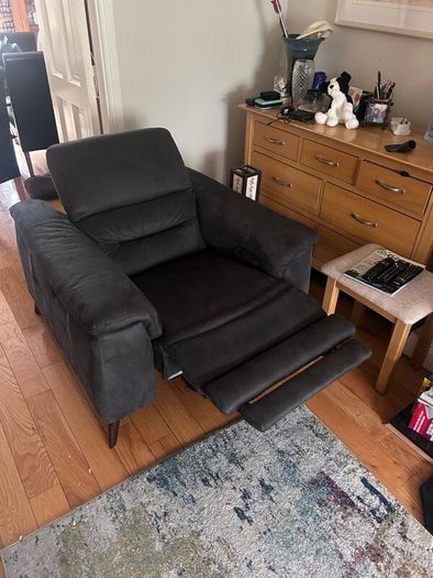 Recliner Sofa - Excellent condition