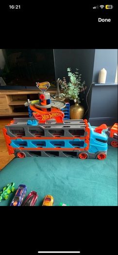 Hot Wheels Mega Garage Bundle Excellent Condition