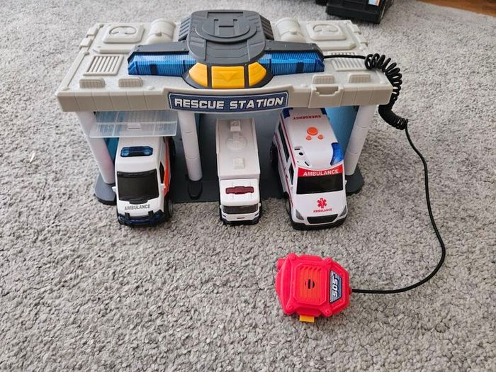Play cars and garage