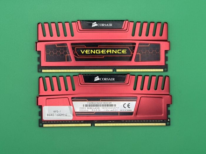 Corsair Vengeance Red 8GB DDR3 1600MHz RAM Kit